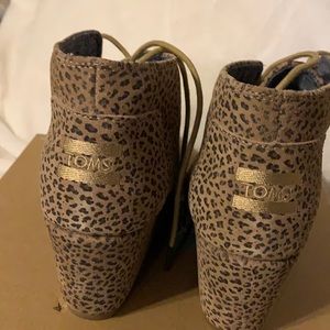 Tom’s Suede Cheetah print booties